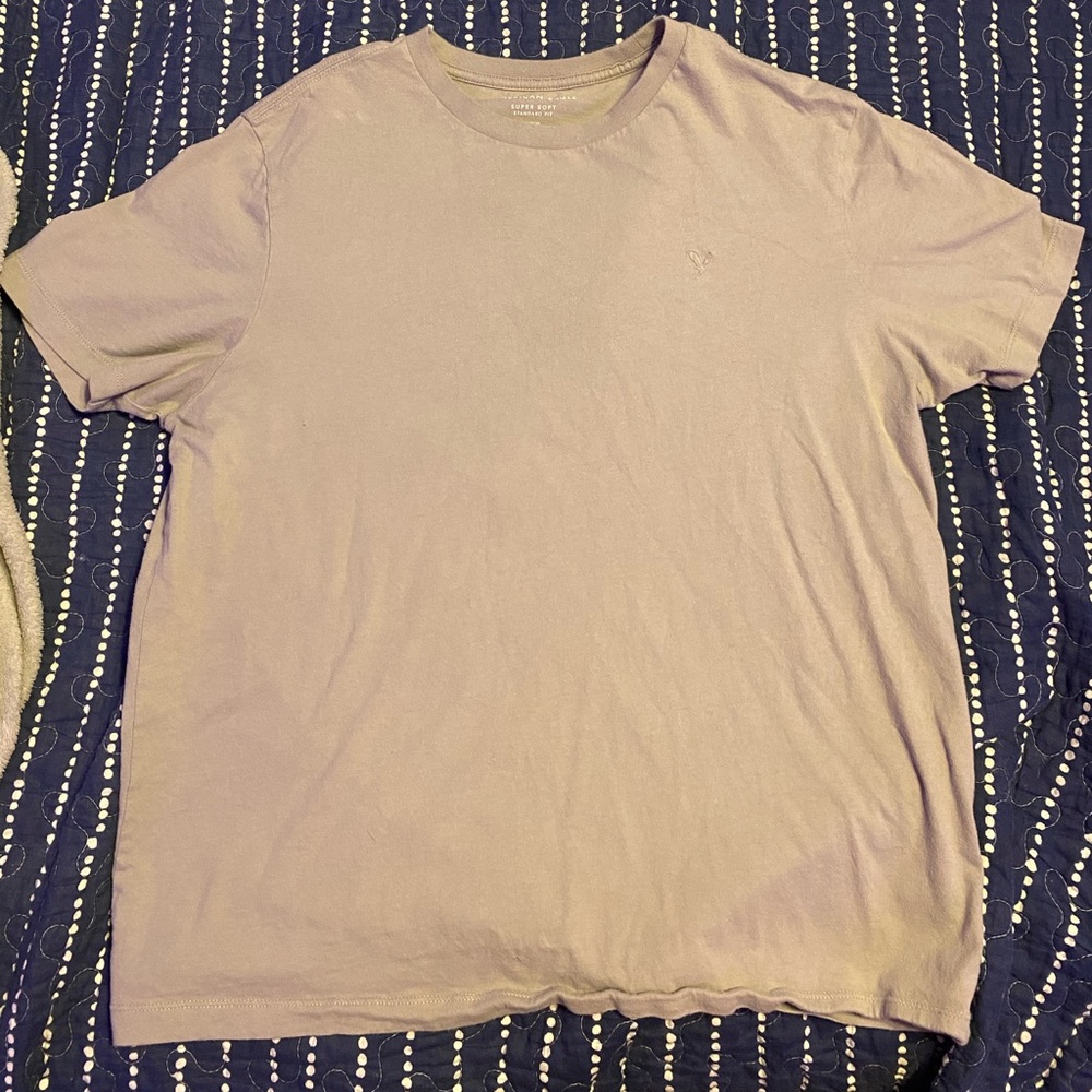 American Eagle Standard Fit Tee. Size Medium.
